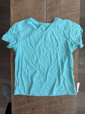 Kyte BABY 3T robin blue V-Neck Short Sleeve Tee